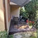 度假居 Osrodek Wypoczynkowy Puszczyk Akacjowy- -willa 谢拉库夫